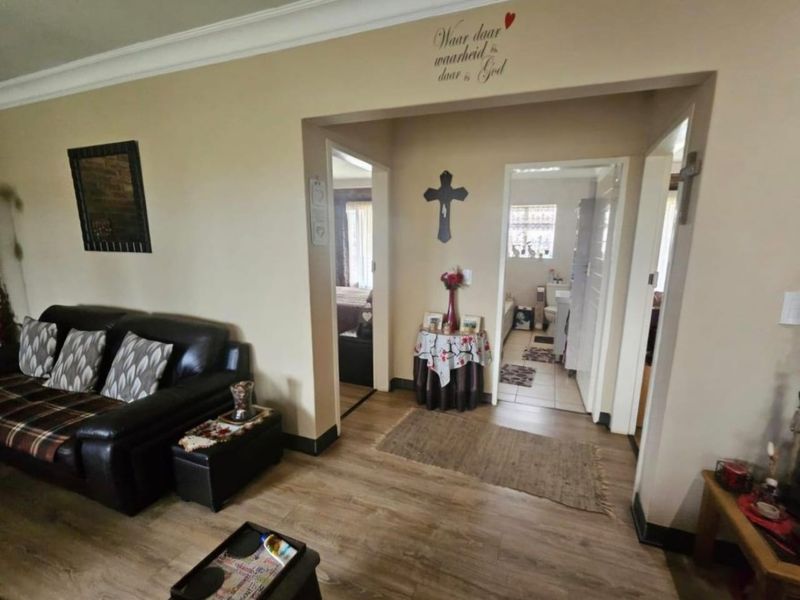 Two bedroom townhouse - Photo 9