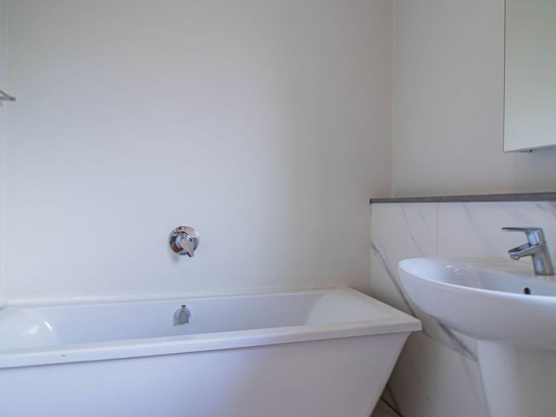 3 bed Apartment in The Blyde - Photo 10