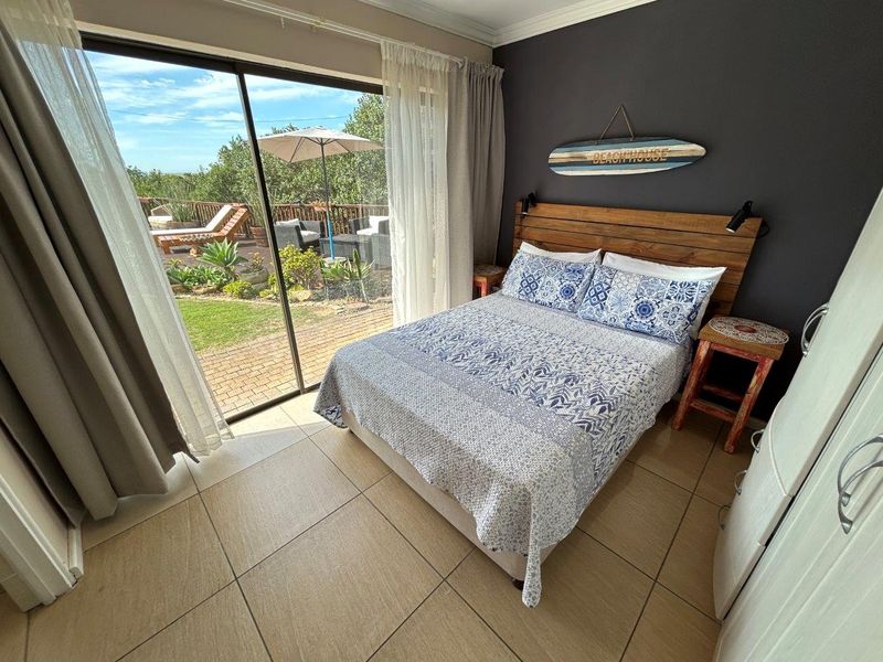 STUNNING  MODERN 8  BEDROOM HOUSE IN SOUGHT AFTER PARADISE BEACH - Photo 10