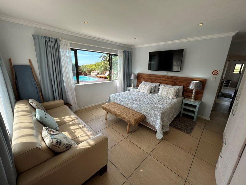 STUNNING  MODERN 8  BEDROOM HOUSE IN SOUGHT AFTER PARADISE BEACH - Photo 6