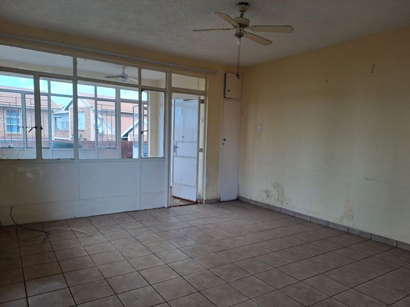 1st Floor 1-Bedroom Flat in Edleen - Photo 6