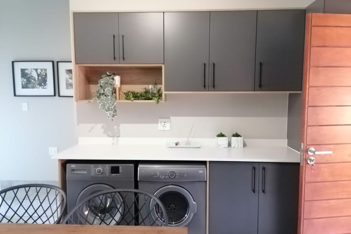 This stunning 3 Bedroom | 2 Bathroom | 157m2 Simplex ticks ALL the boxes ✅ - Photo 4