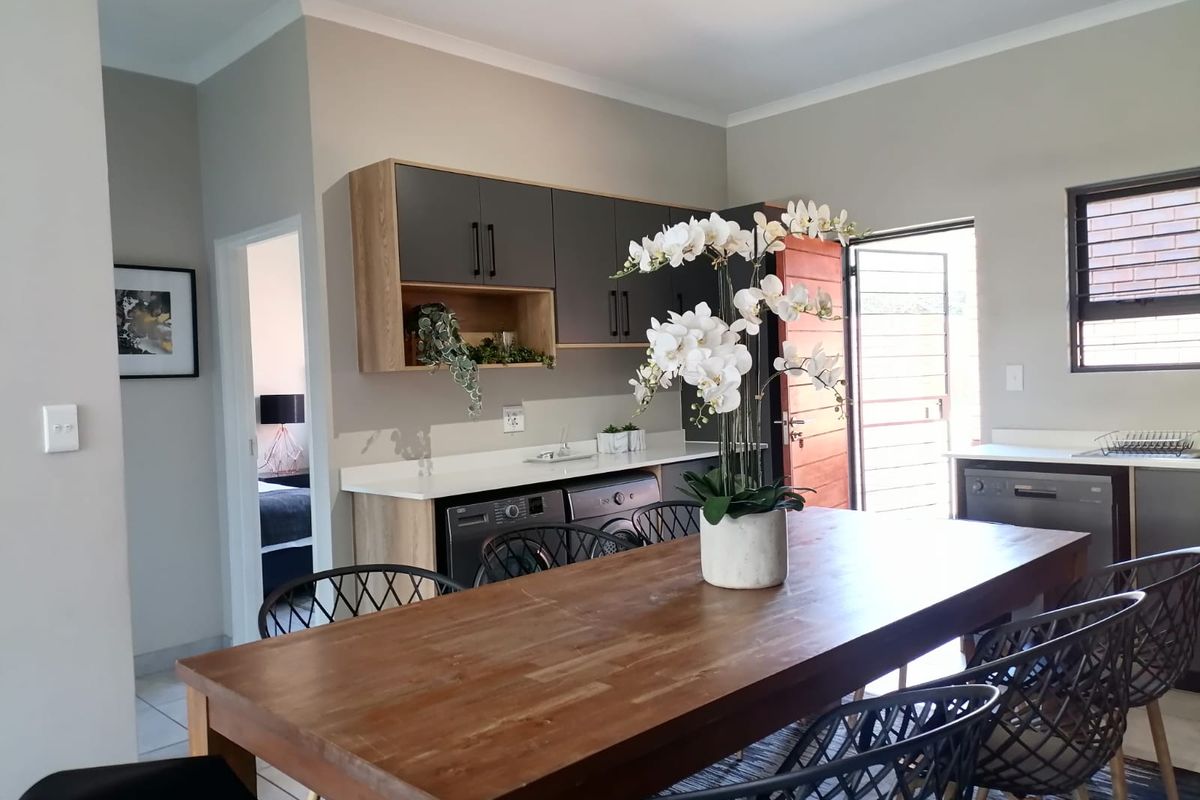 This stunning 3 Bedroom | 2 Bathroom | 157m2 Simplex ticks ALL the boxes ✅ - Photo 2