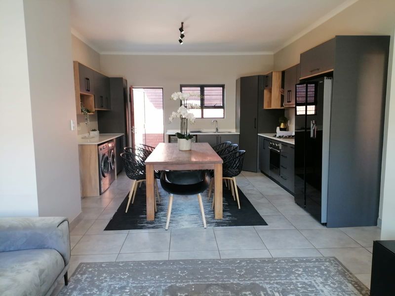 This stunning 3 Bedroom | 2 Bathroom | 157m2 Simplex ticks ALL the boxes ✅ - Photo 9