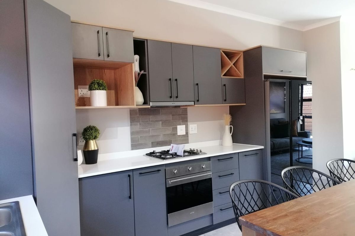 This stunning 3 Bedroom | 2 Bathroom | - Photo 2