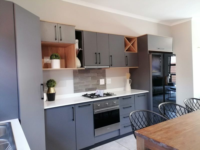 This stunning 3 Bedroom | 2 Bathroom | - Photo 2