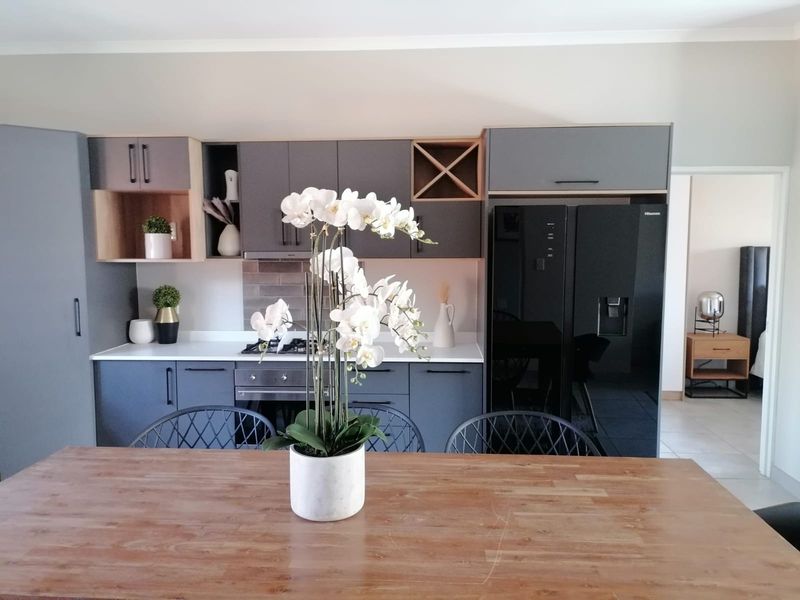 This stunning 3 Bedroom | 2 Bathroom | - Photo 7