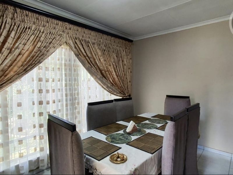 For Sale: Spacious and Modern Family Home - Photo 8