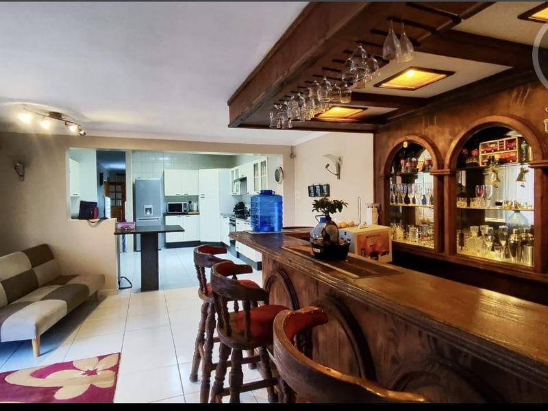 For Sale: Spacious and Modern Family Home - Photo 7