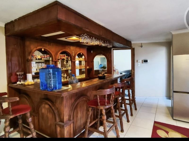 For Sale: Spacious and Modern Family Home - Photo 6