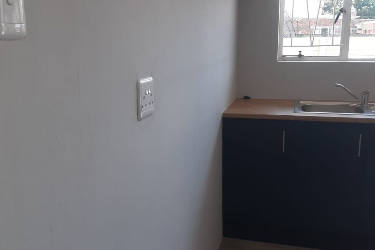 SYDENHAM 2 BED 1 BATH APARTMENT FOR SALE - Photo 3