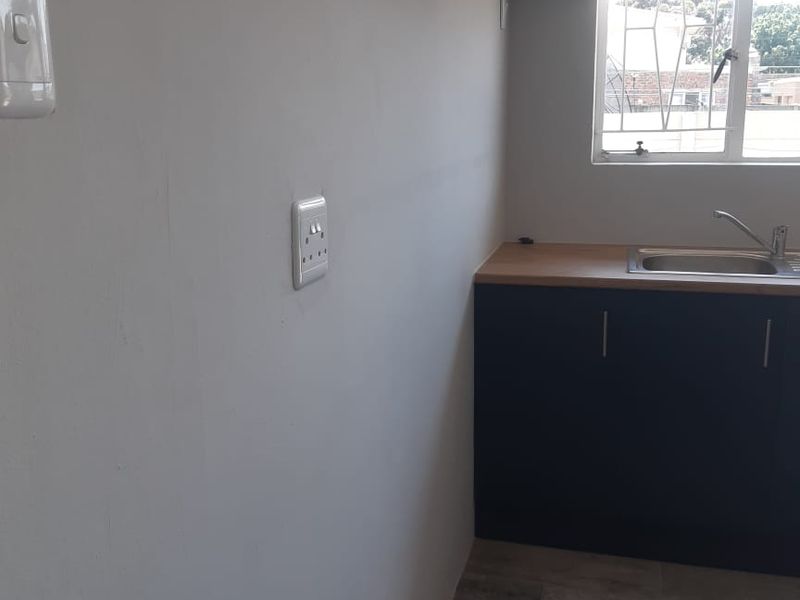 SYDENHAM 2 BED 1 BATH APARTMENT FOR SALE - Photo 3