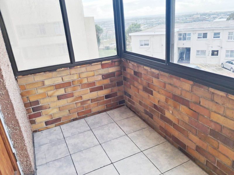 ADCOCKVALE 2 BED 1 BATH APARTMENT WITH SINGLE GARAGE FOR RENT - Photo 6
