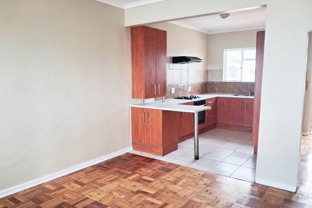 ADCOCKVALE 2 BED 1 BATH APARTMENT WITH SINGLE GARAGE FOR RENT - Photo 4