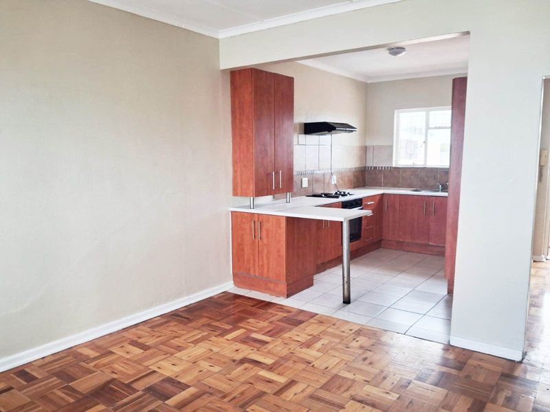 ADCOCKVALE 2 BED 1 BATH APARTMENT WITH SINGLE GARAGE FOR RENT - Photo 4