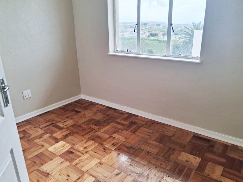 ADCOCKVALE 2 BED 1 BATH APARTMENT WITH SINGLE GARAGE FOR RENT - Photo 10