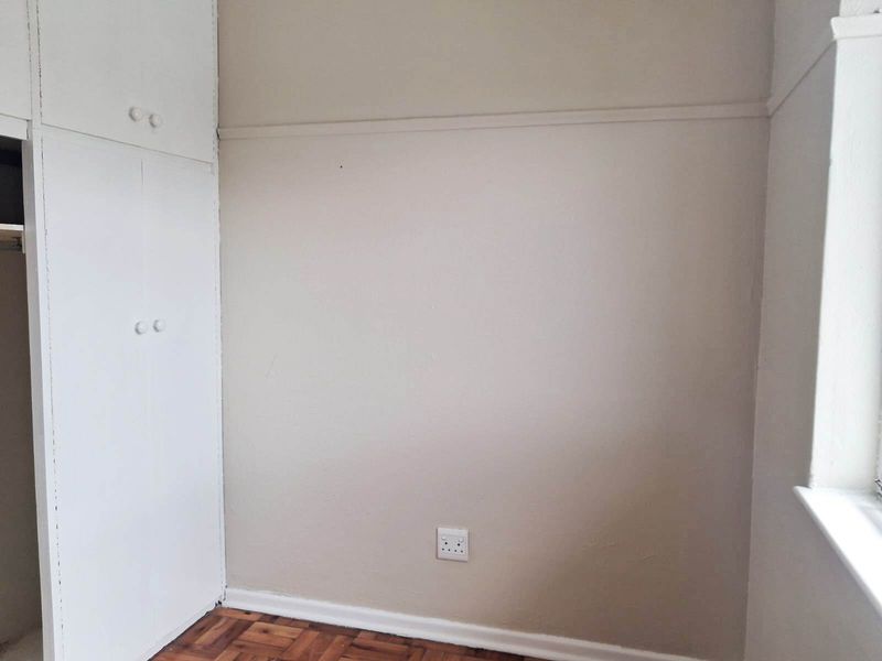 ADCOCKVALE 2 BED 1 BATH APARTMENT WITH SINGLE GARAGE FOR RENT - Photo 10