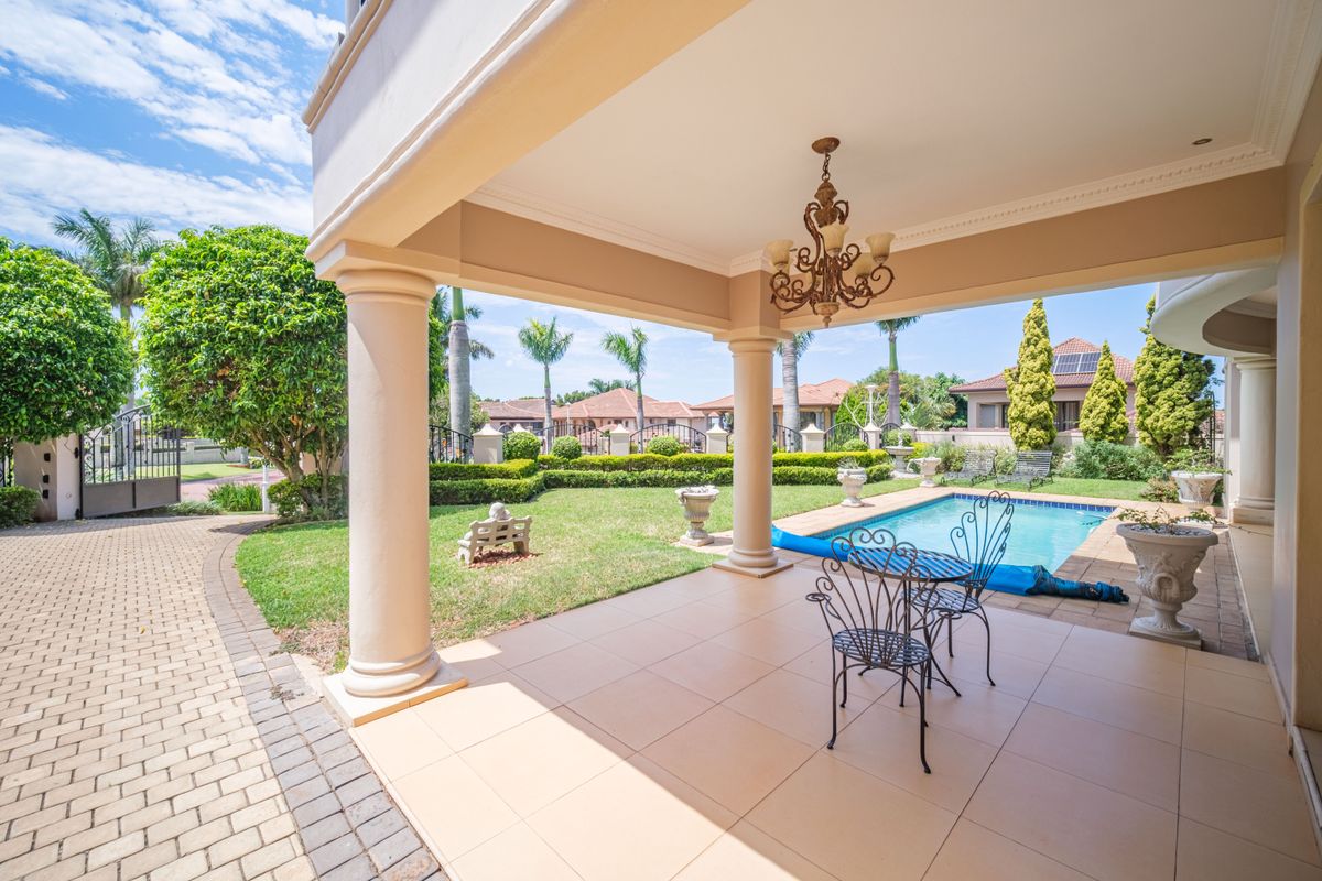 Grand Family Living in Prestigious Izinga Ridge - Photo 5