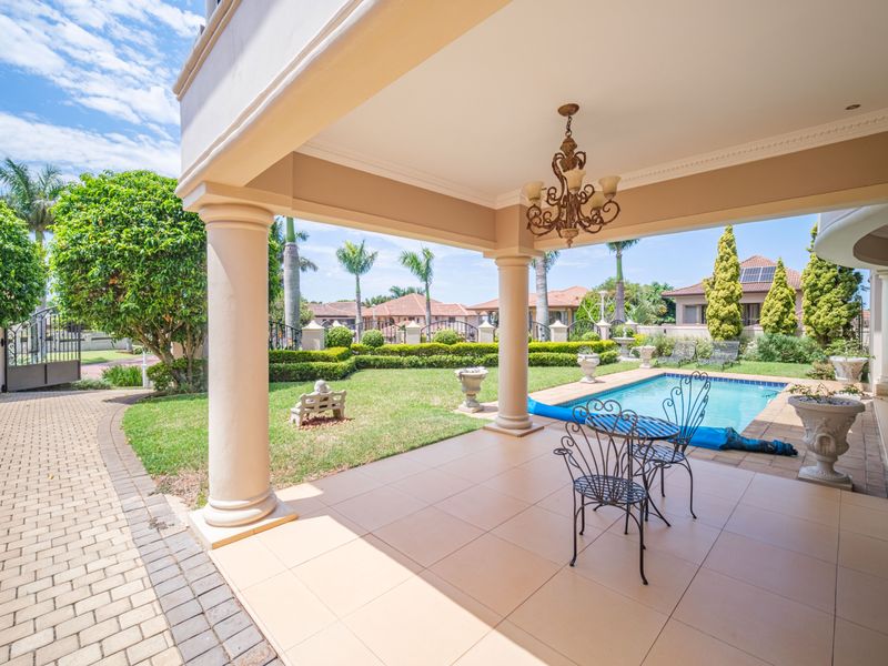 Grand Family Living in Prestigious Izinga Ridge - Photo 5