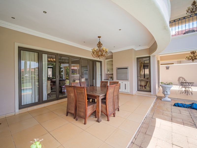 Grand Family Living in Prestigious Izinga Ridge - Photo 4