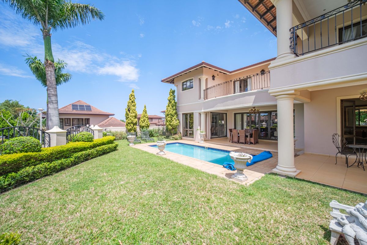 Grand Family Living in Prestigious Izinga Ridge - Photo 2