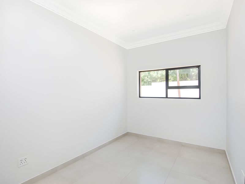 Modern Estate living in Bryanston - Photo 10