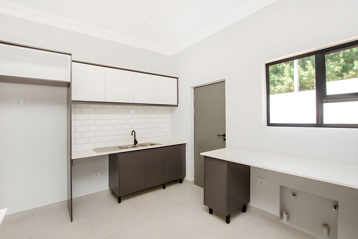Modern Estate living in Bryanston - Photo 4