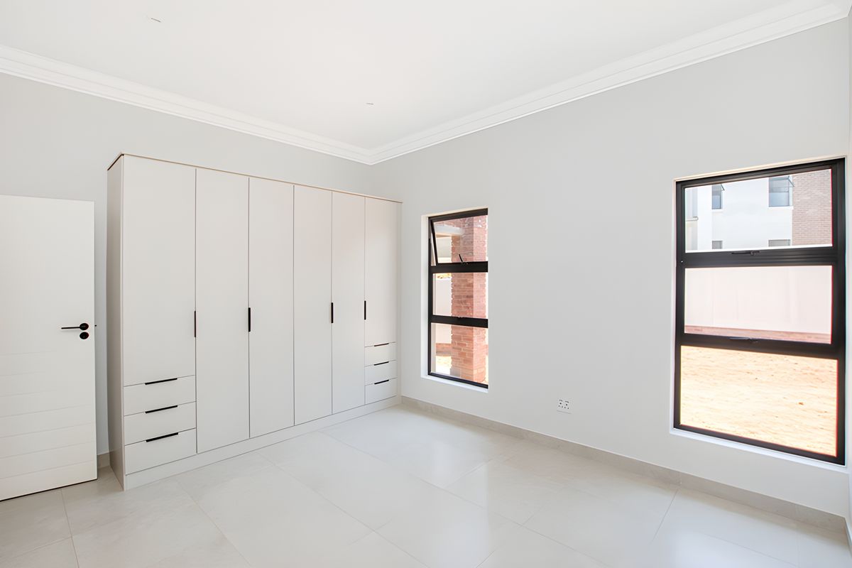 Modern Estate living in Bryanston - Photo 5