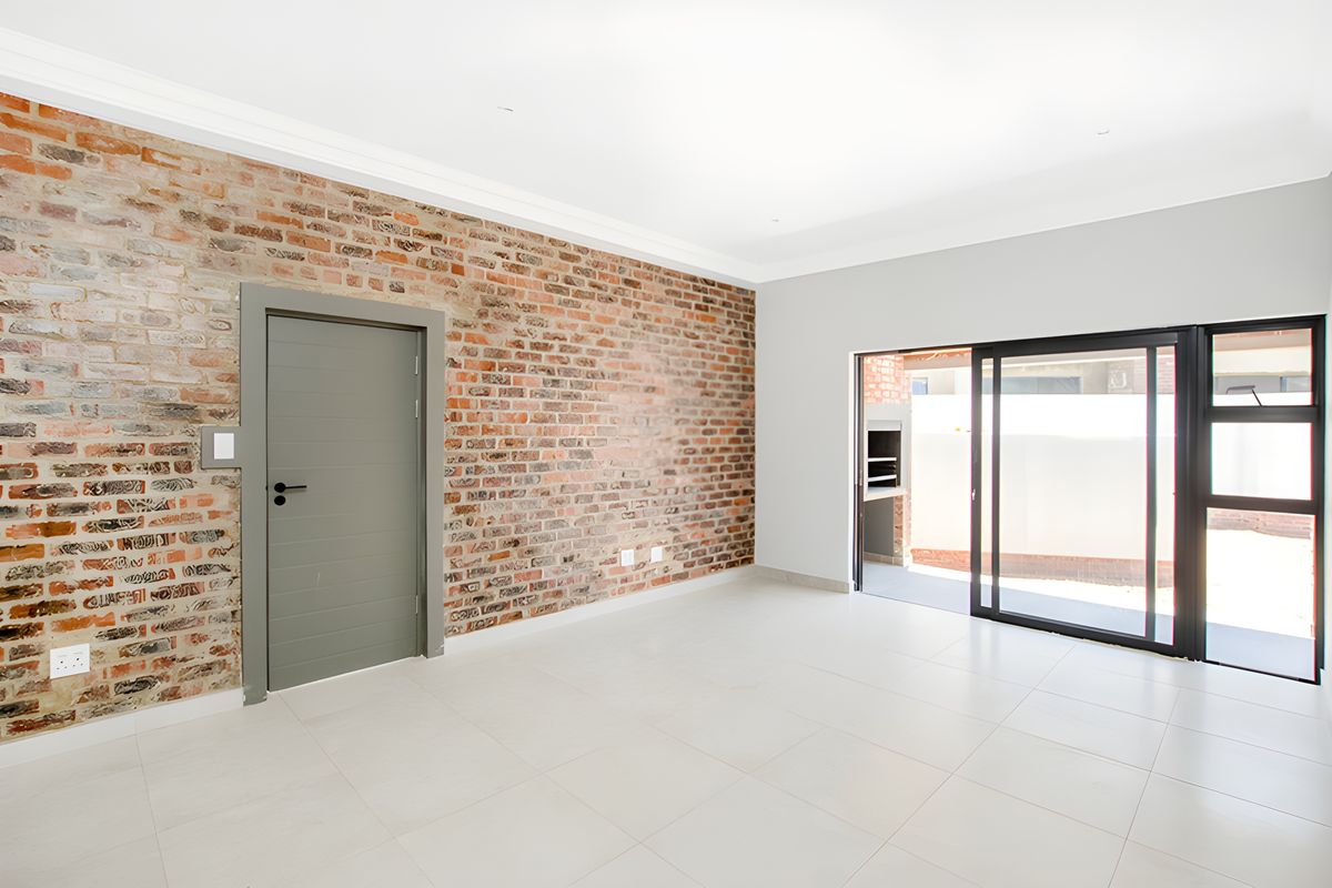Modern Estate living in Bryanston - Photo 2