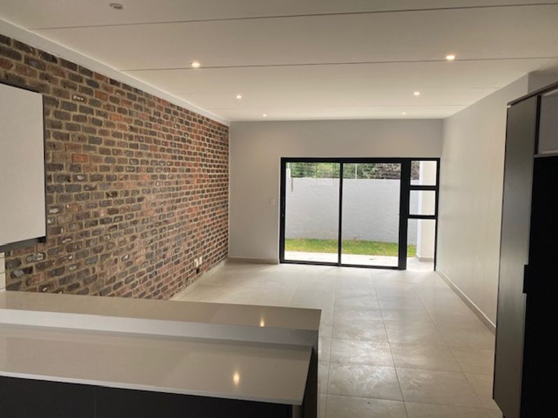 Beautiful 3 bedroom 2 bathroom apartments - Photo 6
