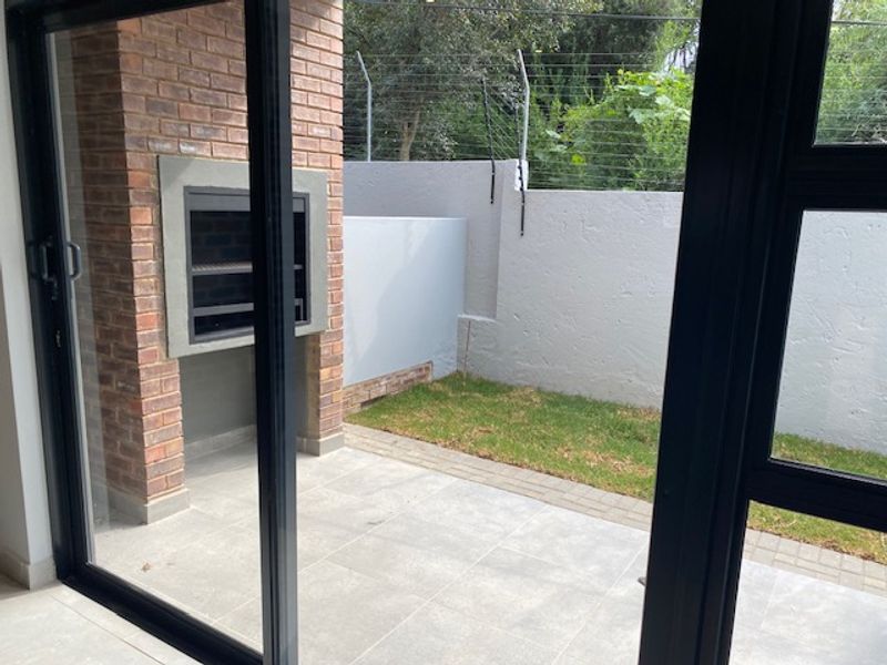 Beautiful 3 bedroom 2 bathroom apartments - Photo 7