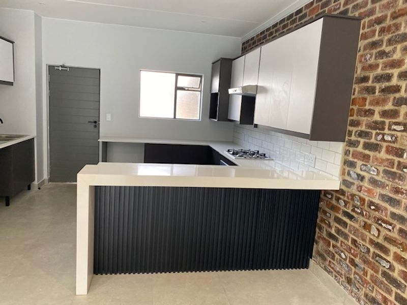 Beautiful 3 bedroom 2 bathroom apartments - Photo 1