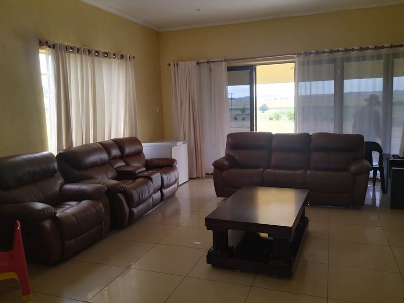 Prime location, Turnkey agricultural operation, ready for its next chapter - Photo 8