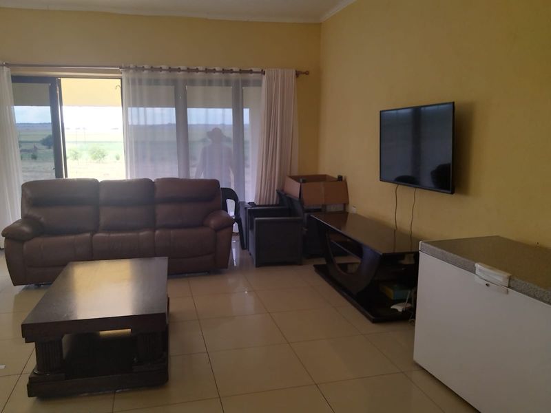 Prime location, Turnkey agricultural operation, ready for its next chapter - Photo 7