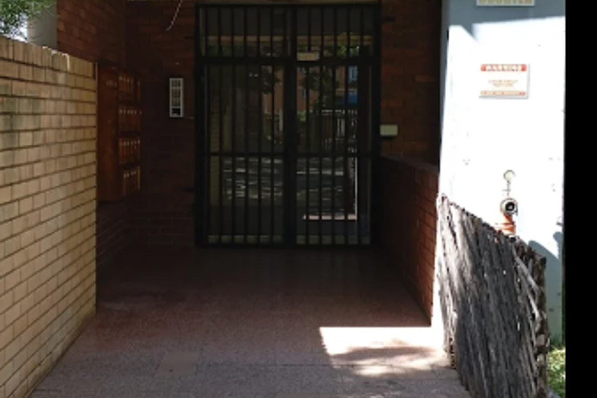 2 and half bedroom apartment for sale - Tenants occupying the unit - great investment! - Photo 2