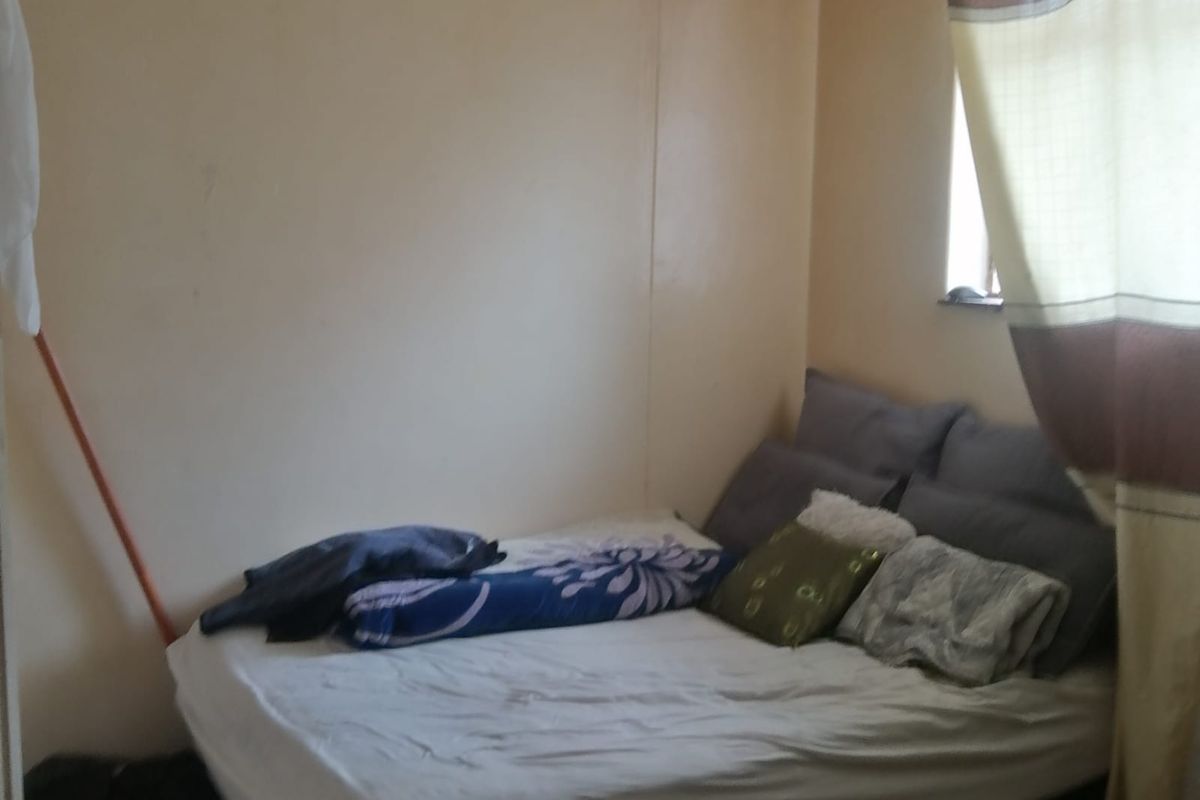 2 and half bedroom apartment for sale - Tenants occupying the unit - great investment! - Photo 4