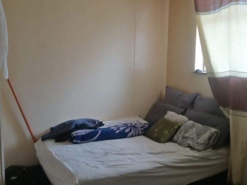 2 and half bedroom apartment for sale - Tenants occupying the unit - great investment! - Photo 4