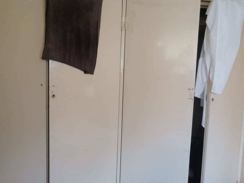 2 and half bedroom apartment for sale - Tenants occupying the unit - great investment! - Photo 6