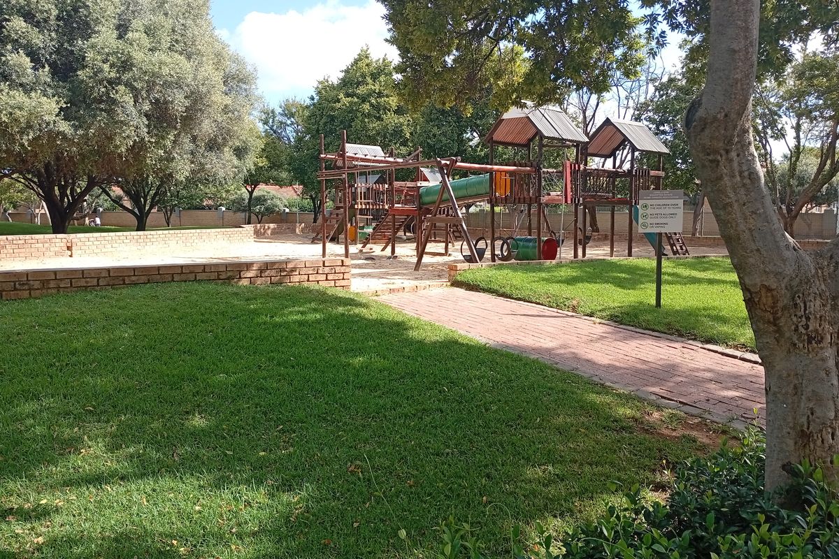 Townhouse For Sale In Pretoria - Photo 4