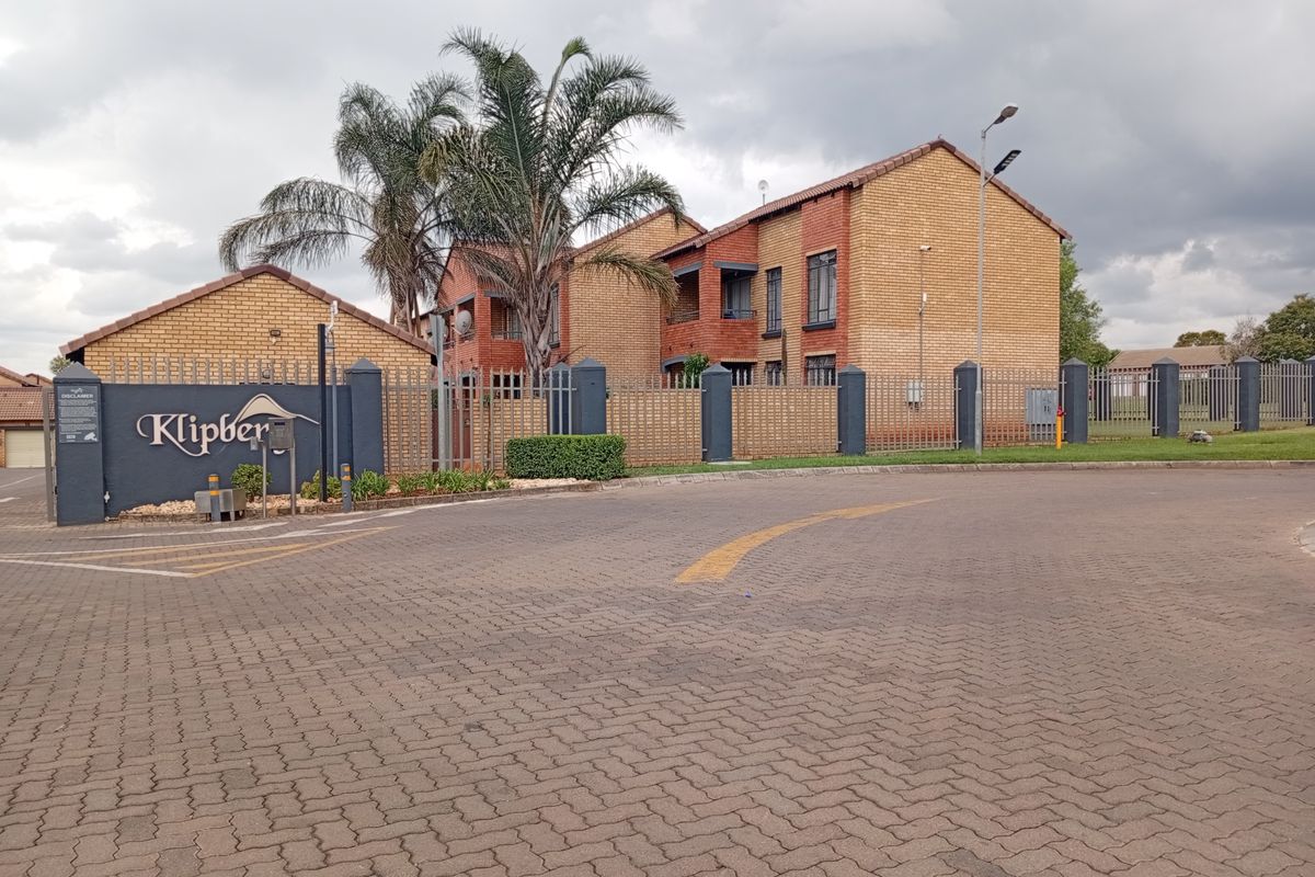 Townhouse For Sale In Pretoria - Photo 5