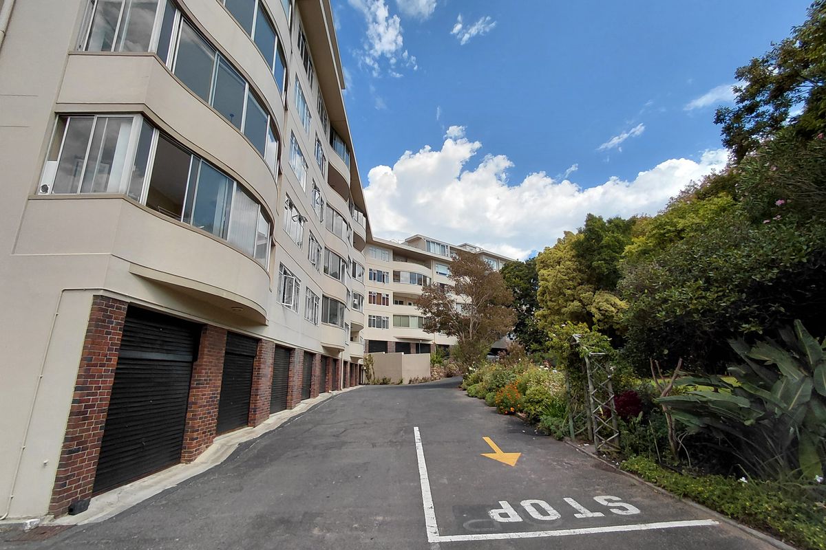 Spacious 4-Bedroom Apartment in Prime Kenilworth Upper Location - Photo 2