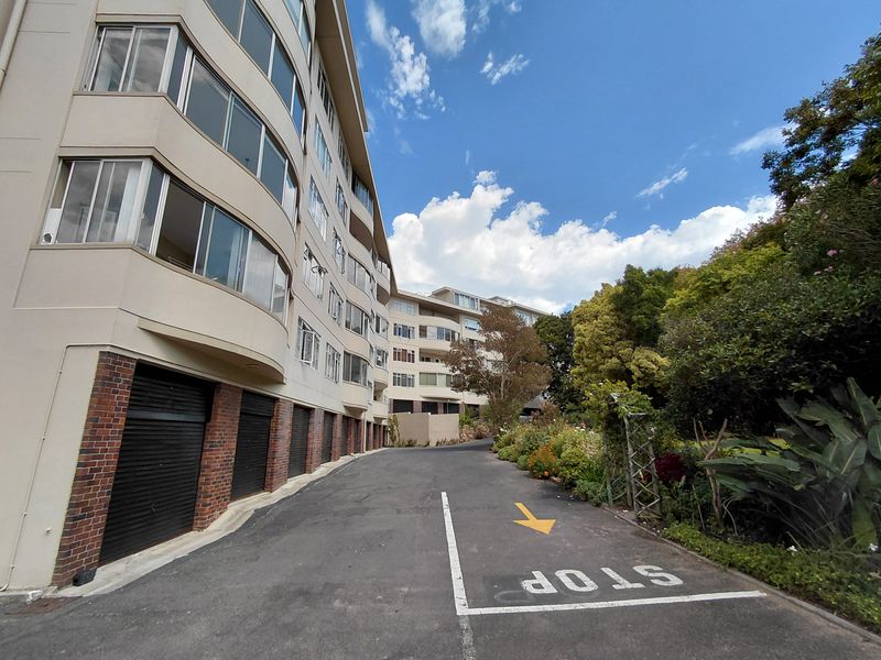 Spacious 4-Bedroom Apartment in Prime Kenilworth Upper Location - Photo 2