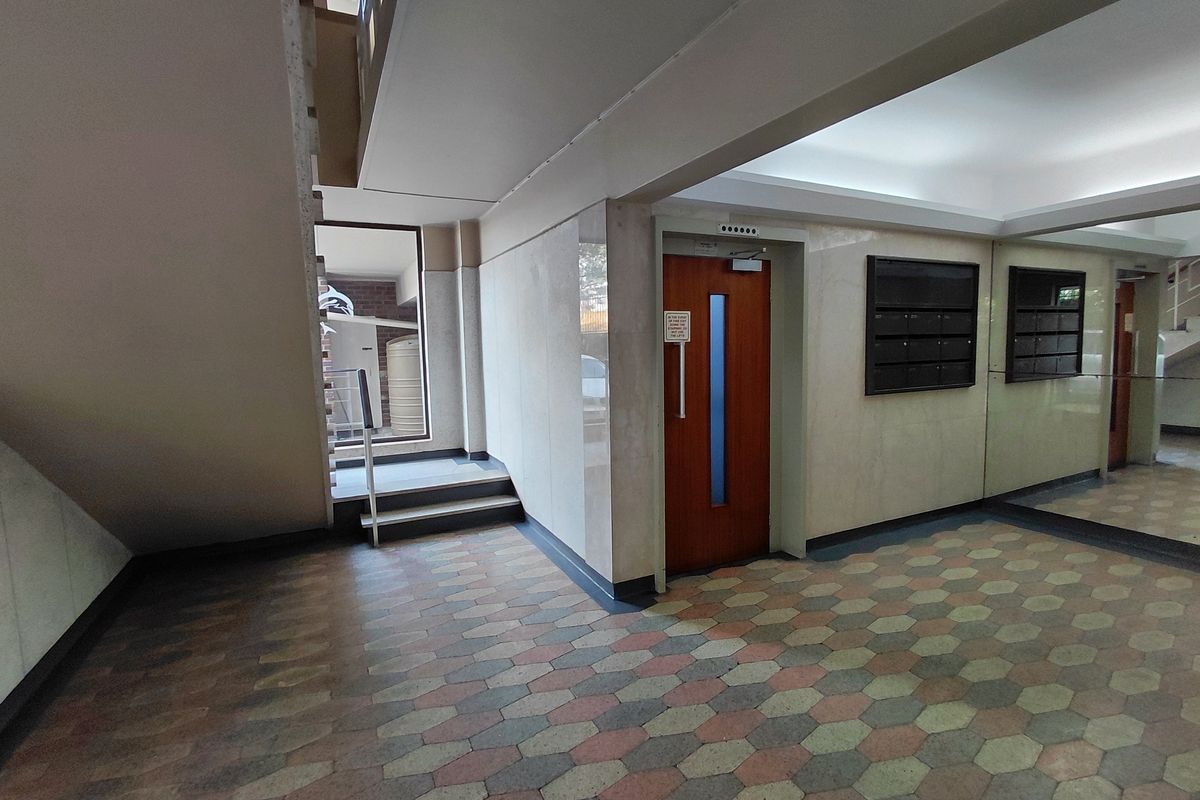 Spacious 4-Bedroom Apartment in Prime Kenilworth Upper Location - Photo 4