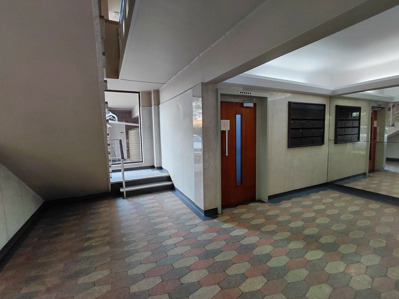 Spacious 4-Bedroom Apartment in Prime Kenilworth Upper Location - Photo 4