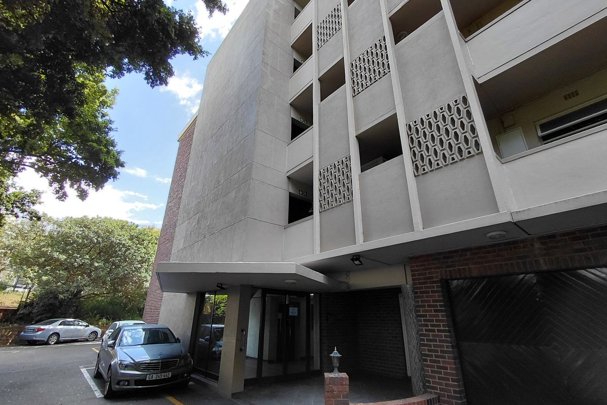 Spacious 4-Bedroom Apartment in Prime Kenilworth Upper Location - Photo 3