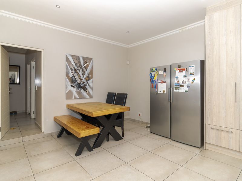 Spacious Family Home with Solar Power in a Prime Parklands North Crescent - Photo 7