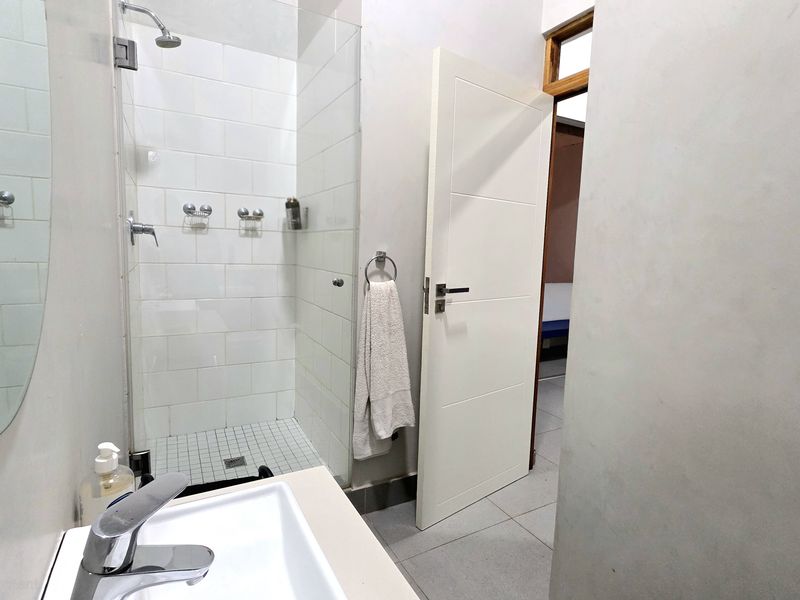 Your 2 bed opportunity to Live above the ordinary - Photo 5