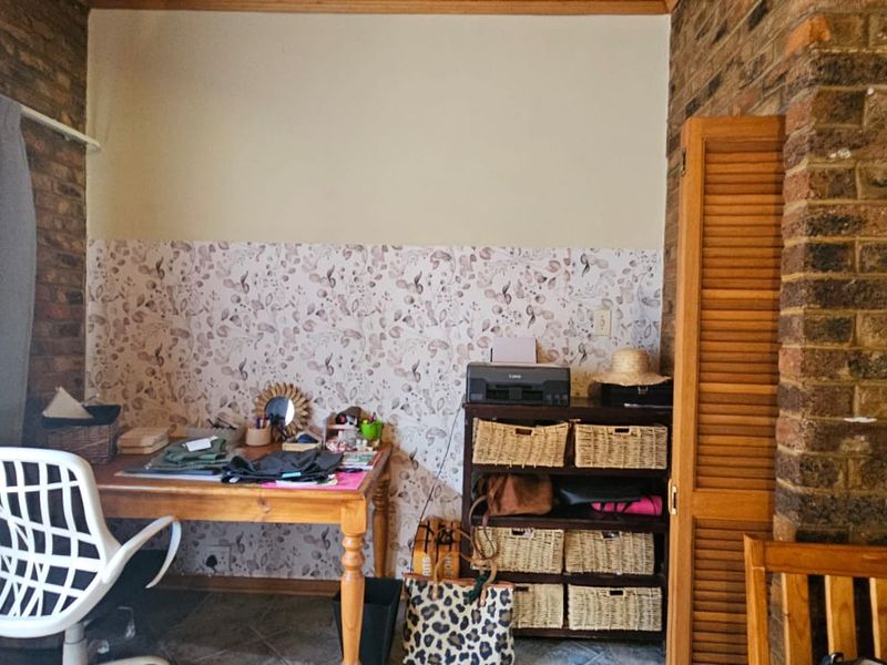 Spacious Family Living with Exceptional Features in Brits – Voeltjiedorp - Photo 4