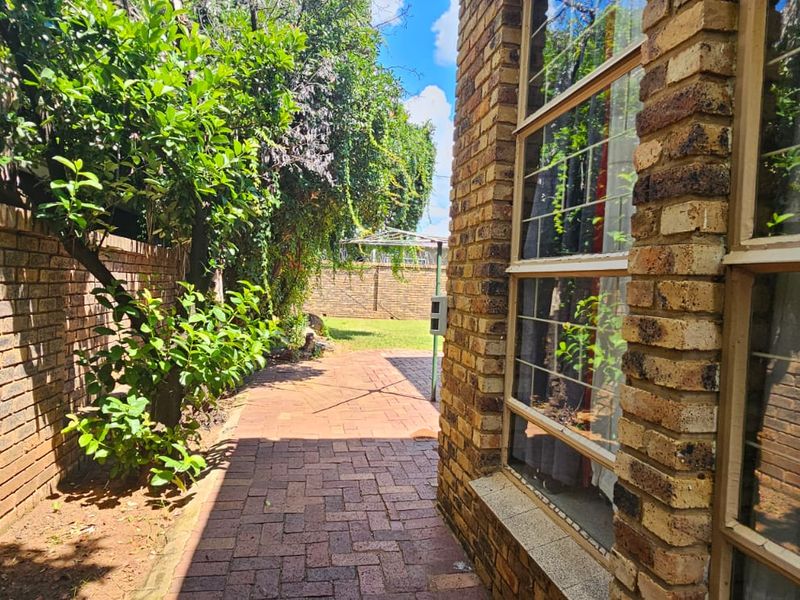 Spacious Family Living with Exceptional Features in Brits – Voeltjiedorp - Photo 3