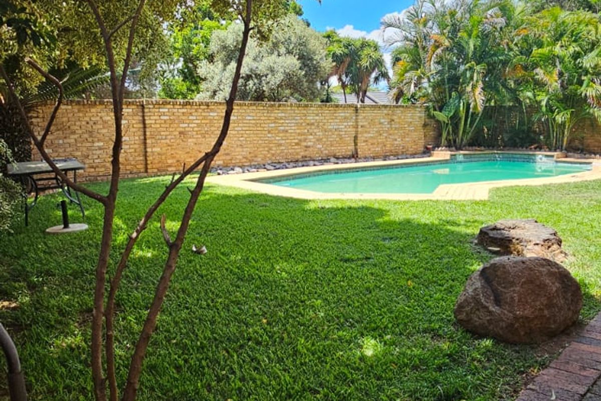 Spacious Family Living with Exceptional Features in Brits – Voeltjiedorp - Photo 2